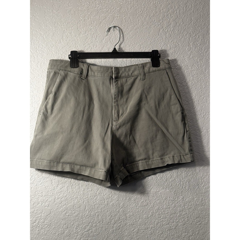 Banana republic chino shorts Olive Green size 12 with pockets and zip front